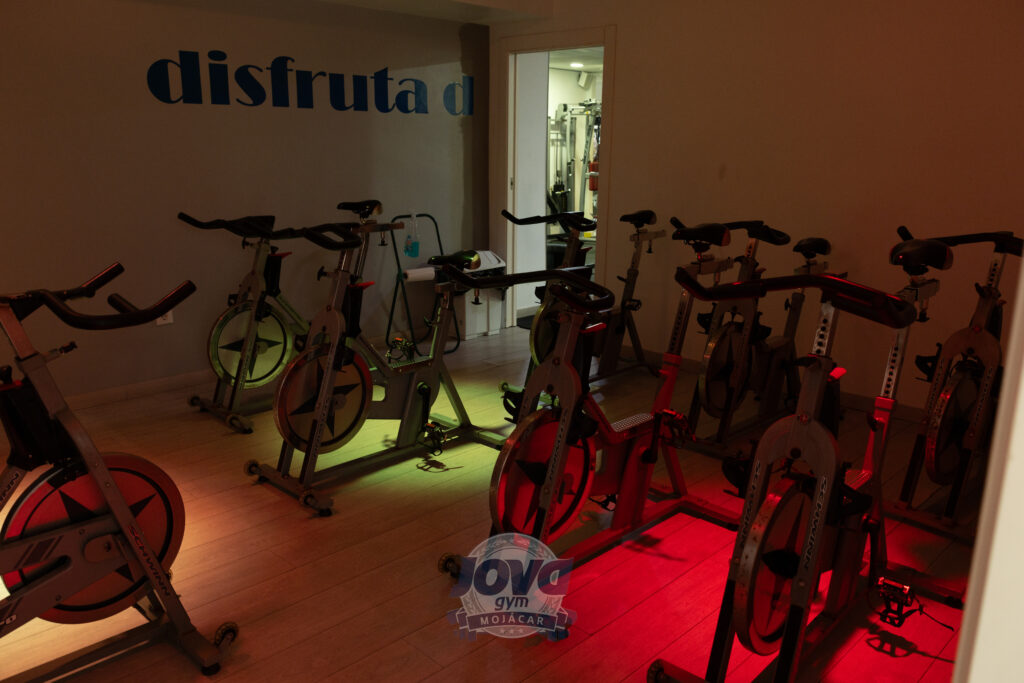 spinning y clases dirigidas jova gym mojacar playa